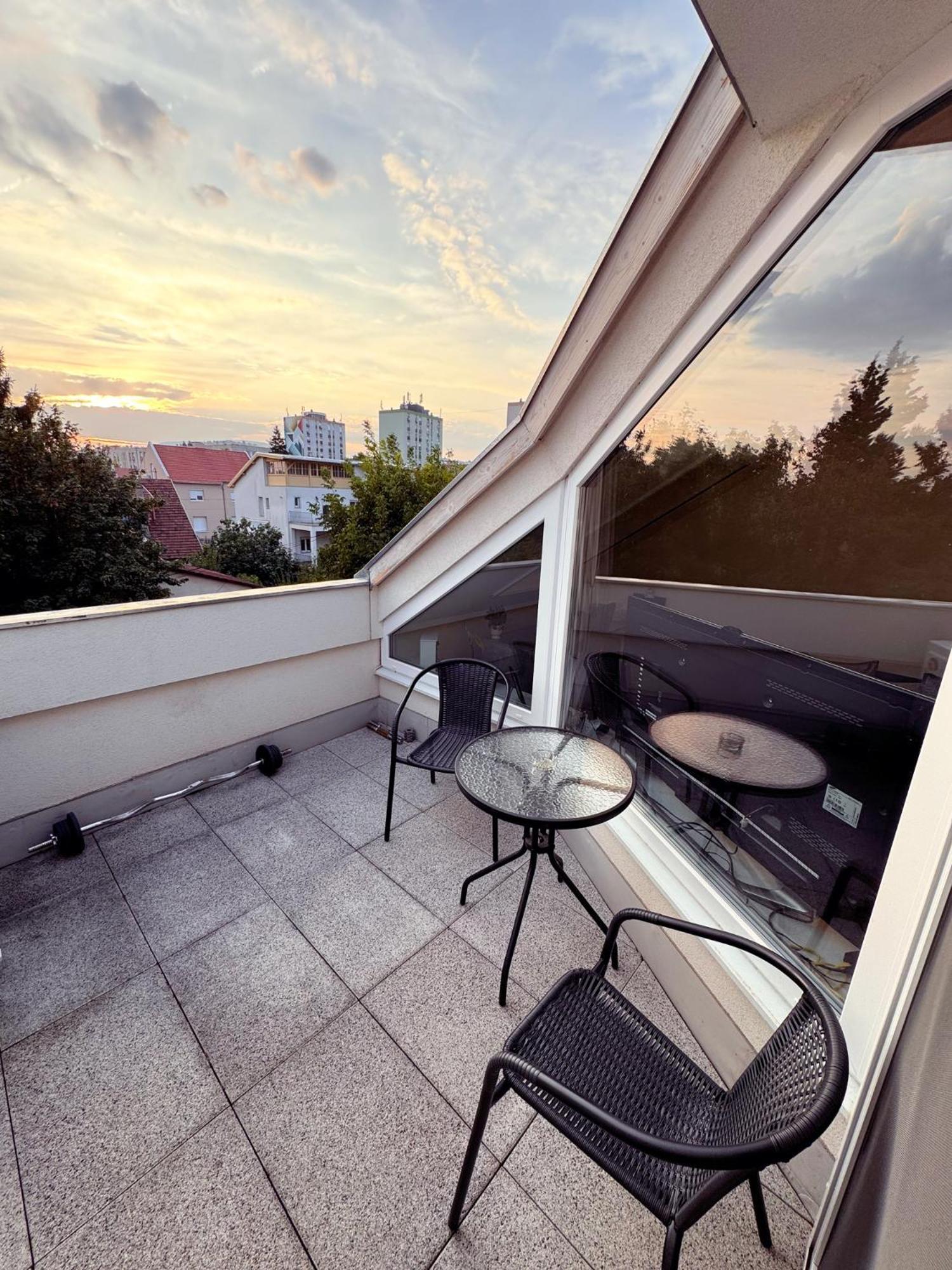 Apartament Exclusive Family Apartman Pécs Zewnętrze zdjęcie