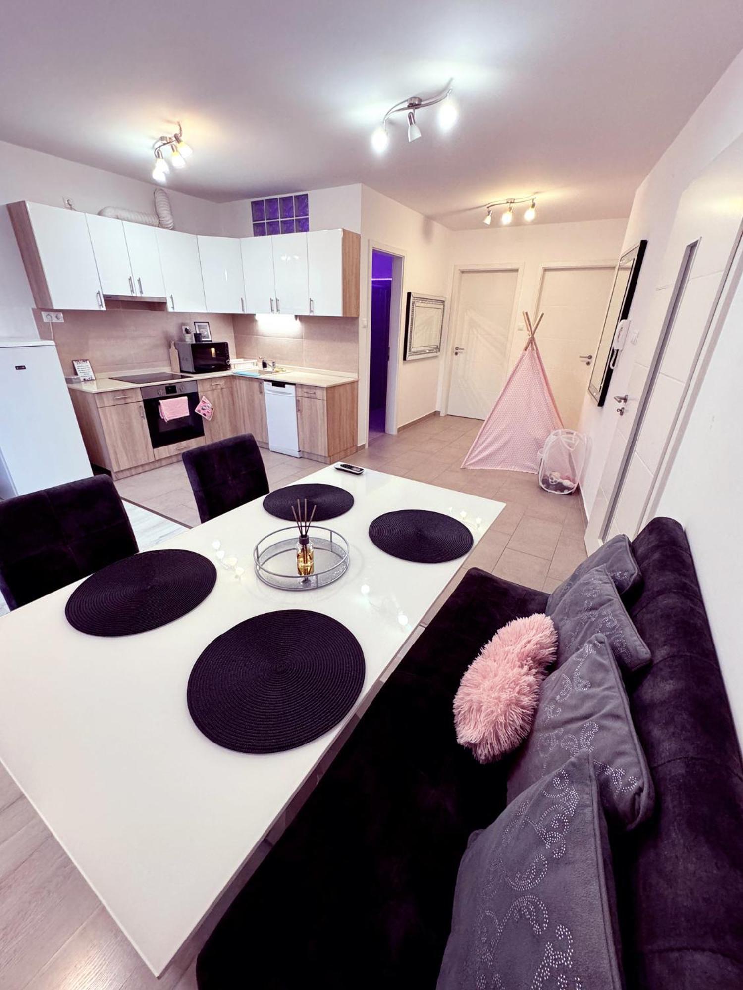 Apartament Exclusive Family Apartman Pécs Zewnętrze zdjęcie