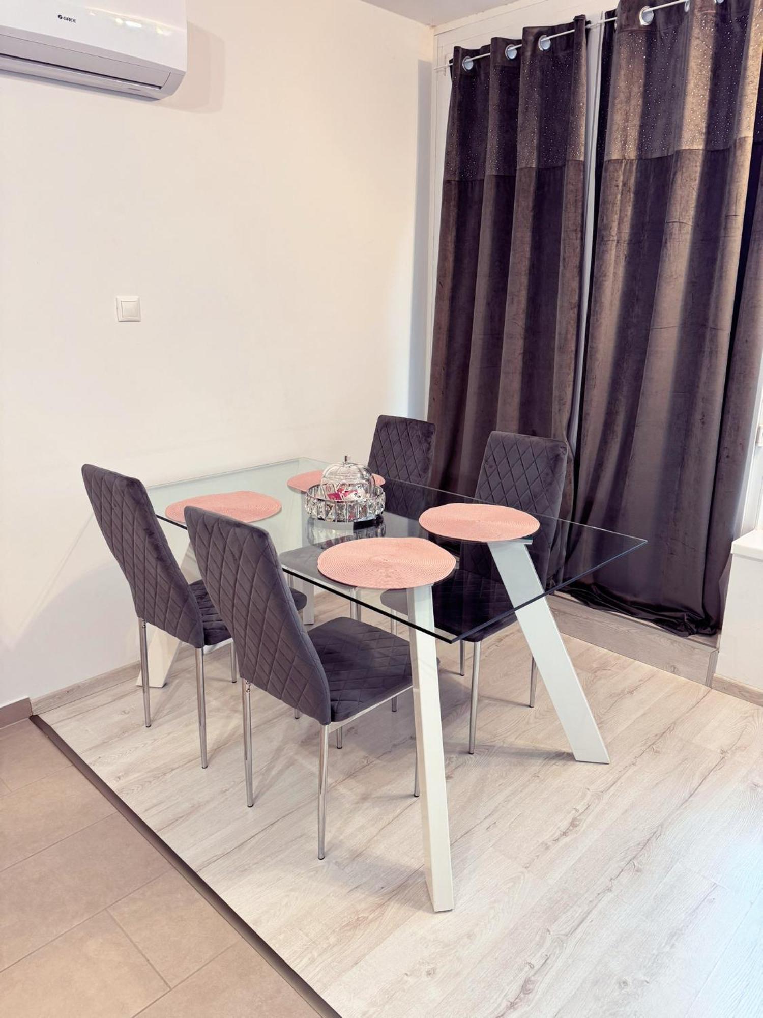 Apartament Exclusive Family Apartman Pécs Zewnętrze zdjęcie